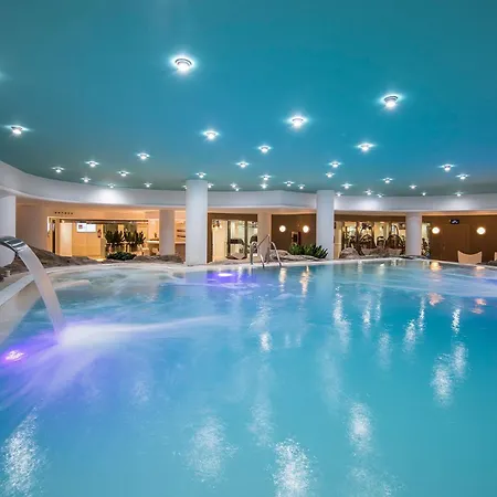 Nova & Golf Hotel 4*